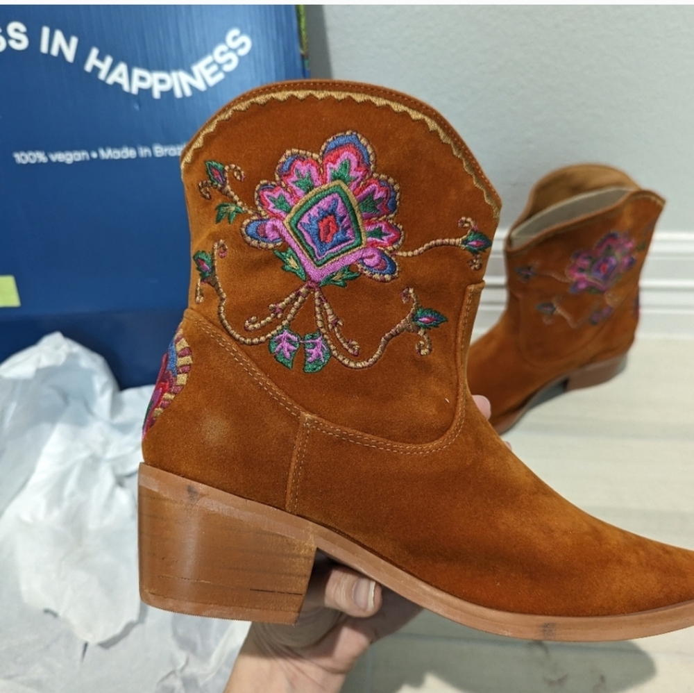 FARM RIO Boho Cowgirl Embroidered Caramel Western Ankle Boots Vegan Size 37 NIB - Picture 3 of 11